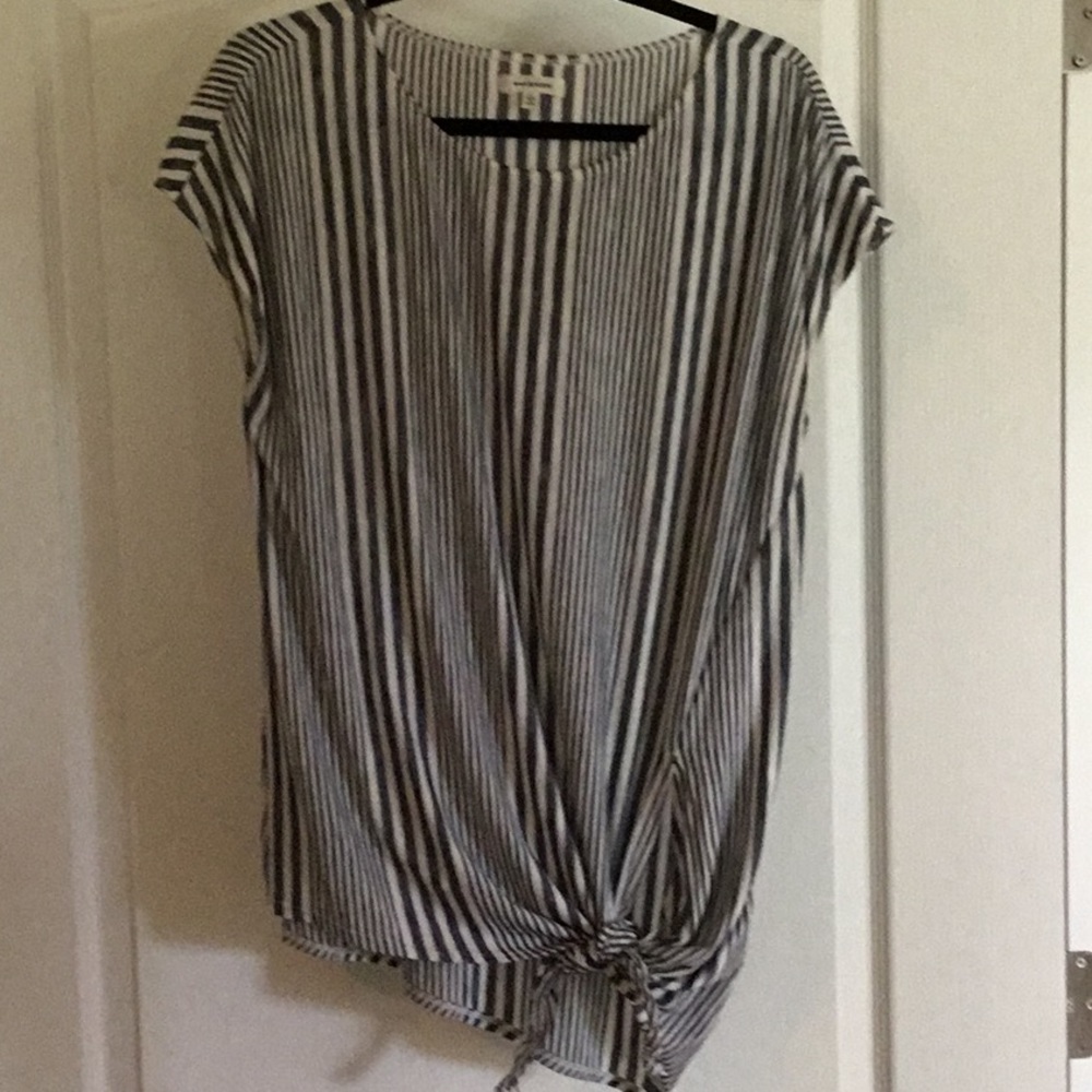 Max Studio, women’s large navy & white striped long blouse.